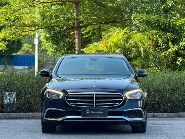 Mercedes-Benz E-Class — Фото автомобиля 2