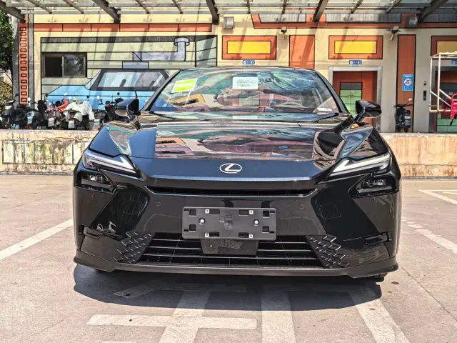 Lexus ES — Фото автомобиля 2