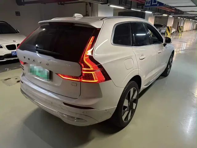 Volvo XC60 — Фото автомобиля 2