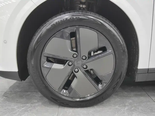 Li Auto i6 — Фото автомобиля 12