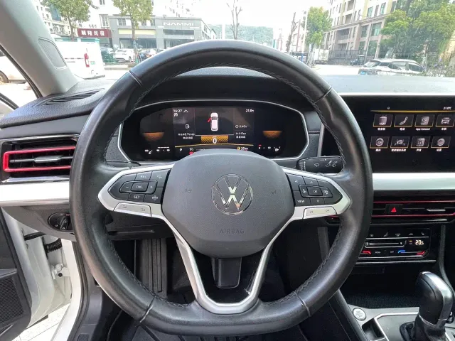 Volkswagen Lavida — Фото автомобиля 9