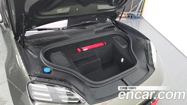 Porsche Macan — Фото автомобиля 6