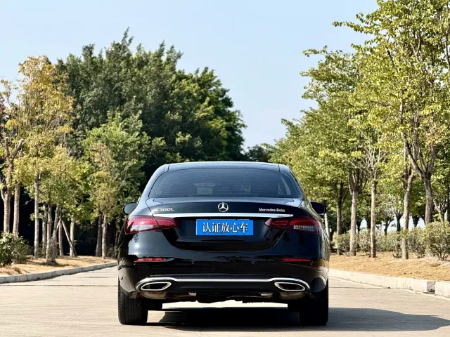 Mercedes-Benz E-Class — Фото автомобиля 5