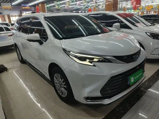 Toyota Toyota Sienna 2021 2.5L Hybrid Luxury Welfare Edition — Фото автомобиля 3