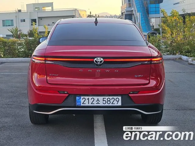 Toyota Crown — Фото автомобиля 4