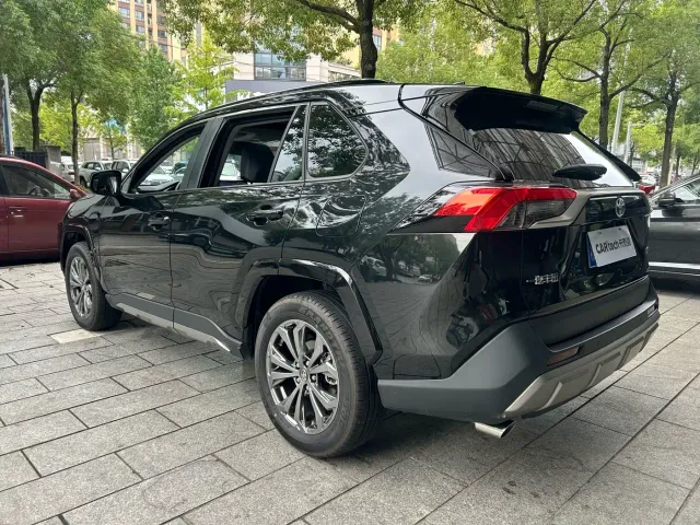Toyota RAV4 — Фото автомобиля 12