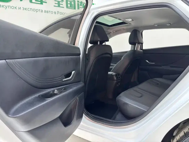 Hyundai Elantra — Фото автомобиля 23