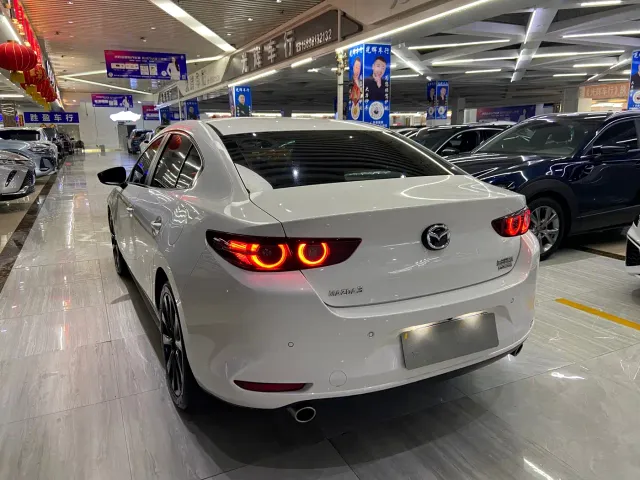 Mazda Axela — Фото автомобиля 6