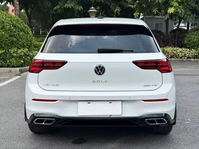 Volkswagen Golf — Фото автомобиля 7