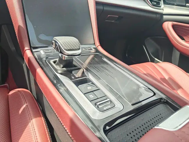 Hongqi H5 — Фото автомобиля 19