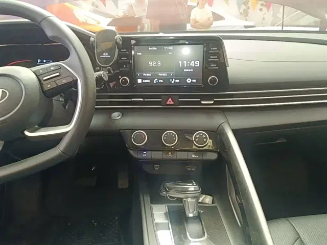 Hyundai Elantra — Фото автомобиля 12