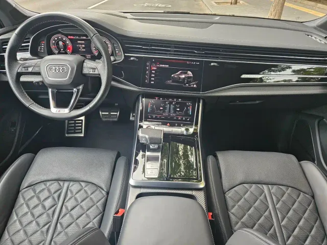 Audi SQ7 — Фото автомобиля 7