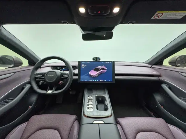 Xiaomi SU7 — Фото автомобиля 18