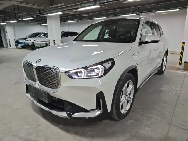 Фотография автомобиля — BMW iX1