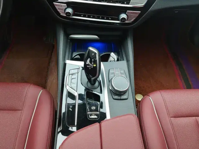 BMW 5 Series — Фото автомобиля 16
