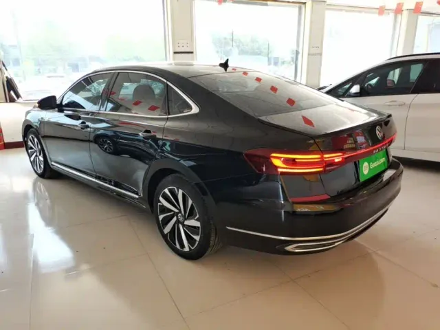 Volkswagen Passat — Фото автомобиля 4
