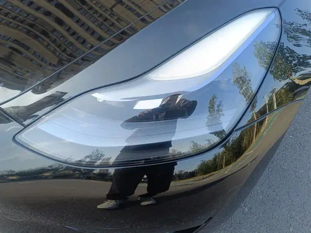 Tesla Model 3 — Фото автомобиля 5