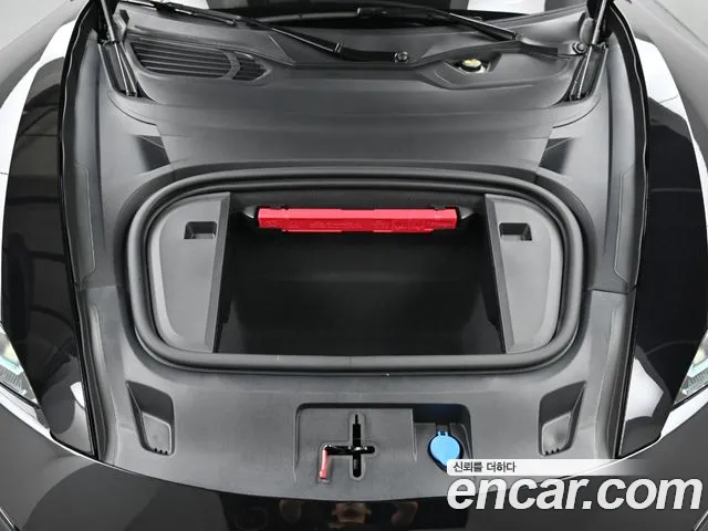 Porsche Taycan — Фото автомобиля 6