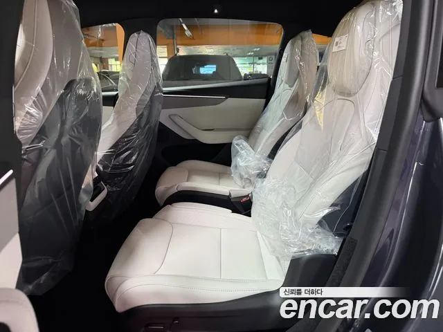 Tesla Model Y — Фото автомобиля 11
