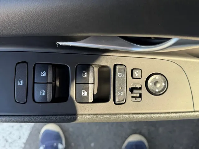 Hyundai Elantra 2022 1.5L CVT LUX Premium Edition — Фото автомобиля 8