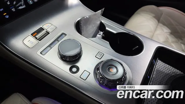 Genesis GV70 — Фото автомобиля 12