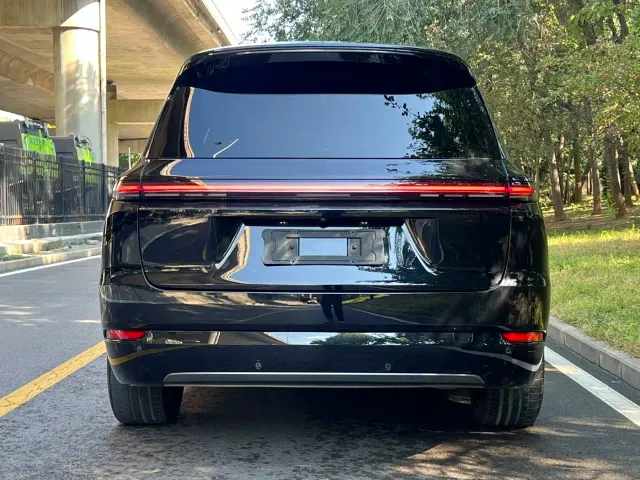 Li Auto L9 — Фото автомобиля 7