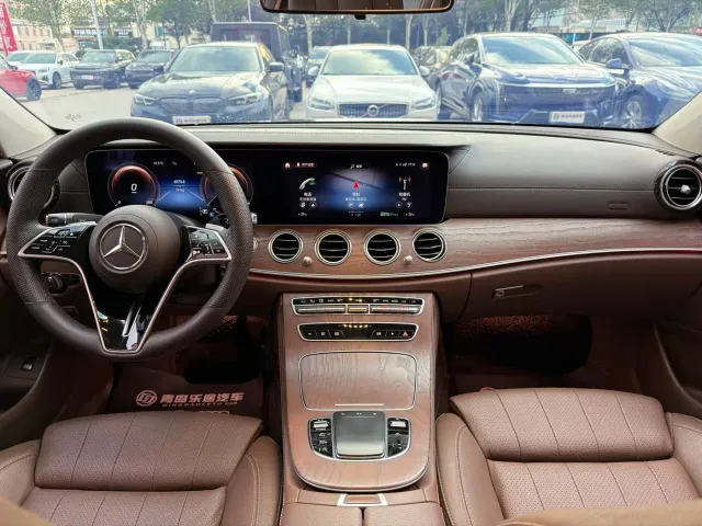 Mercedes-Benz E-Class — Фото автомобиля 9