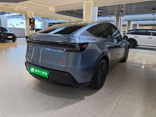 Tesla Model Y — Фото автомобиля 6