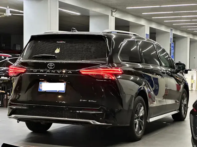 Toyota Granvia — Фото автомобиля 4