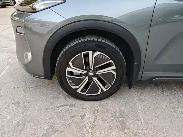 Geely Galaxy Starship 7 EM-i — Фото автомобиля 22