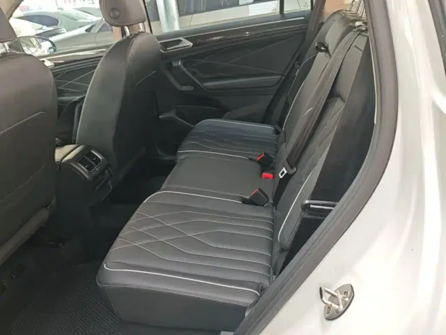 Volkswagen Tiguan L — Фото автомобиля 16