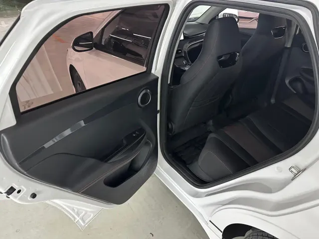 BYD e2 — Фото автомобиля 16