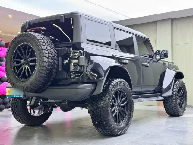 Ford Bronco — Фото автомобиля 10