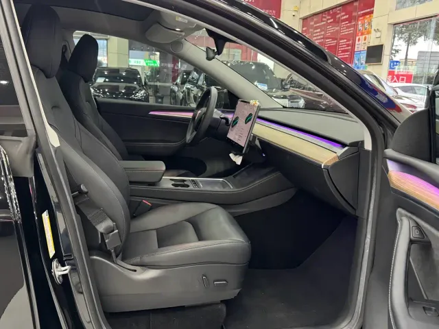Tesla Model Y — Фото автомобиля 15