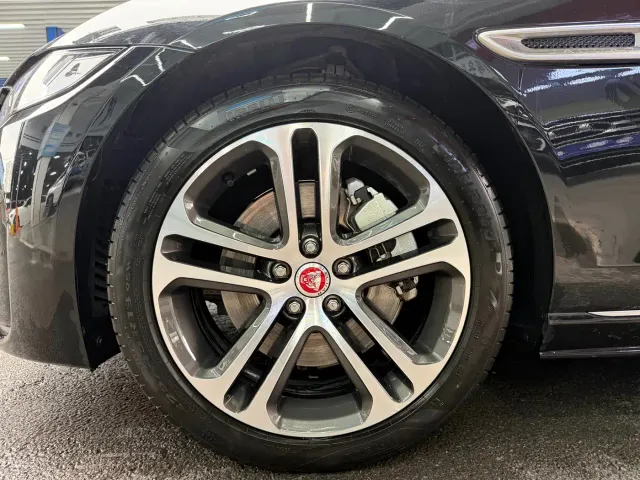 Jaguar XEL — Фото автомобиля 5