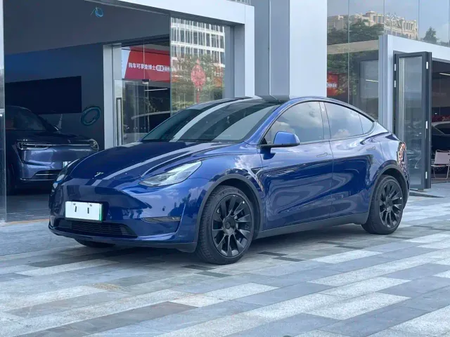 Tesla Model Y — Фото автомобиля 15