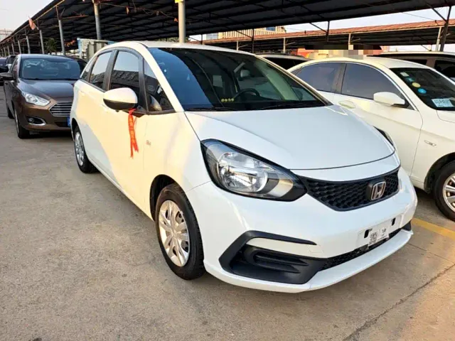 Honda Fit — Фото автомобиля 3