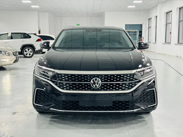 Volkswagen Passat — Фото автомобиля 2