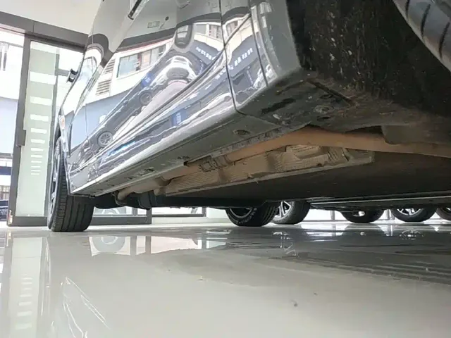 Li Auto L8 — Фото автомобиля 20