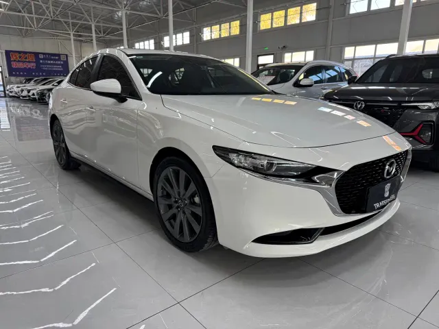 Mazda Axela — Фото автомобиля 3