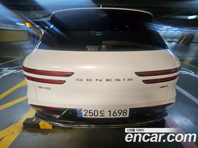 Genesis GV70 — Фото автомобиля 3