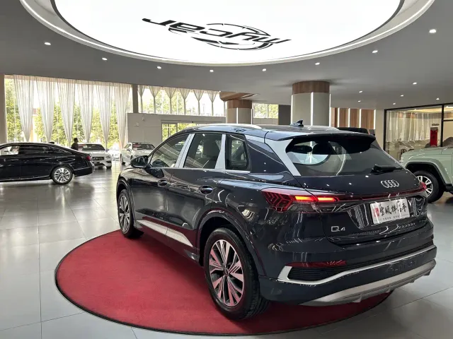 Audi Q4 e-tron — Фото автомобиля 7