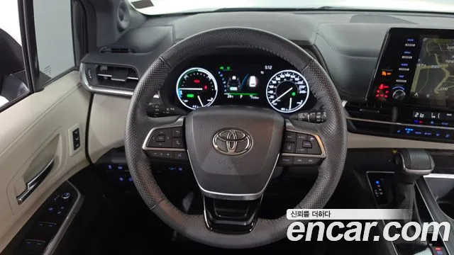 Toyota Sienna — Фото автомобиля 9