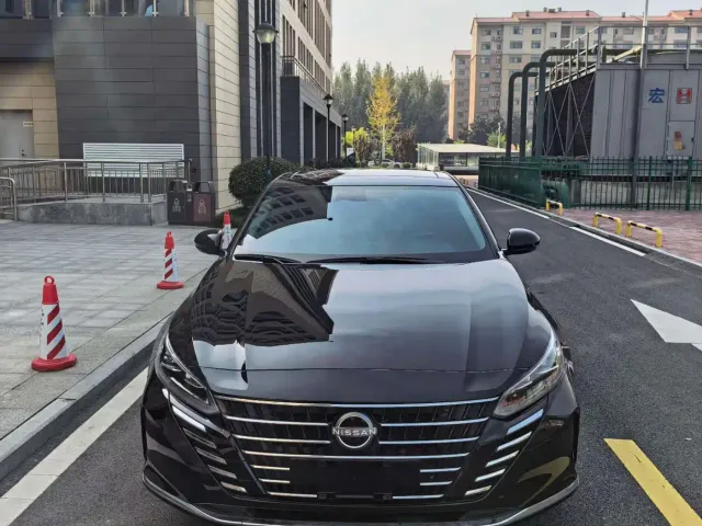 Nissan Teana — Фото автомобиля 3