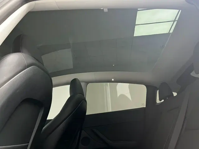 Tesla Model Y — Фото автомобиля 9