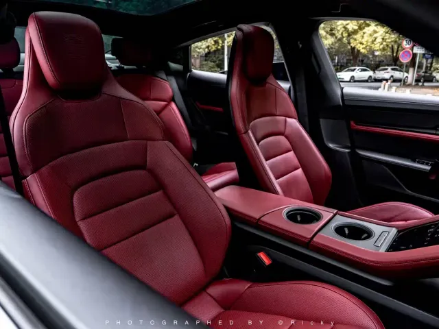 Porsche Taycan — Фото автомобиля 12