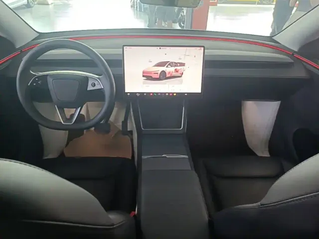 Tesla Model Y — Фото автомобиля 9