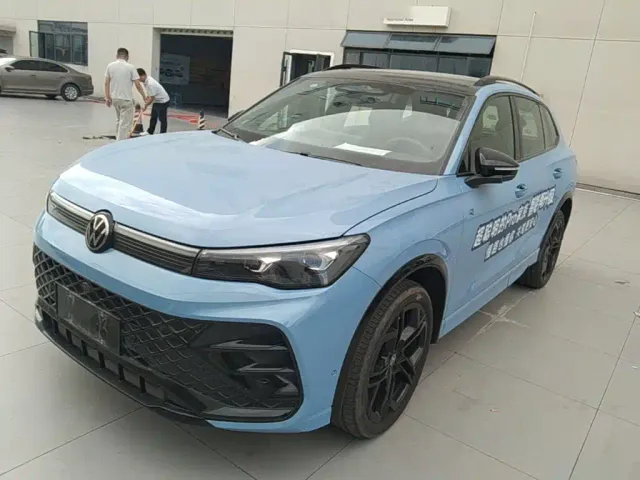 Фотография автомобиля — Volkswagen Tiguan L