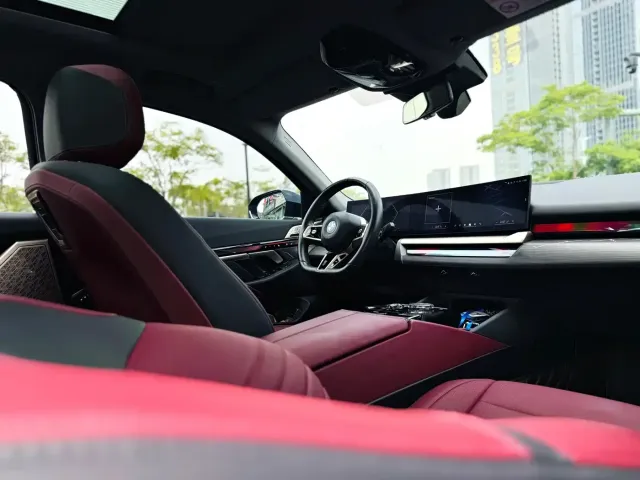 BMW BMW 5 Series 2024 530Li Premium M Sport Package — Фото автомобиля 22