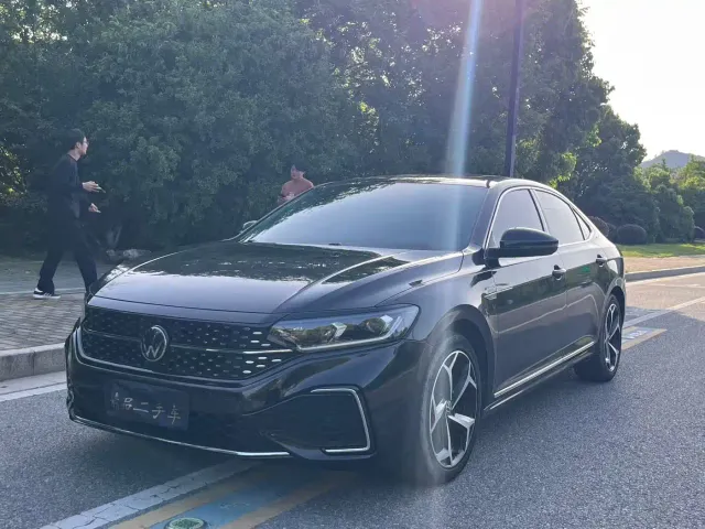 Фотография автомобиля — Volkswagen Passat